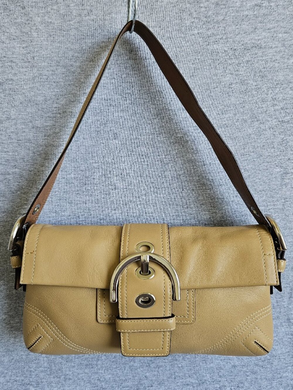 Vintage Coach Soho Camel Leather Silver Buckle Flap Shoulder Bag 8A05 Y2K